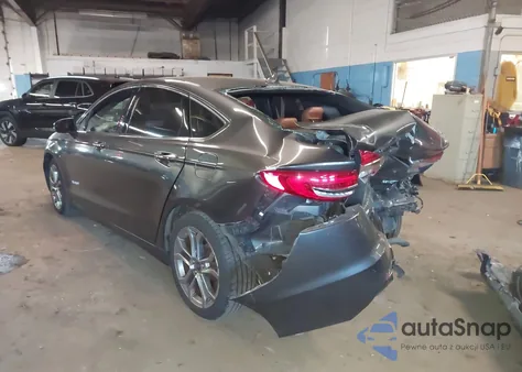 2019 Ford Fusion Hybrid Titanium z USA, uszkodzony, nr VIN 3FA6P0RU1KR101455